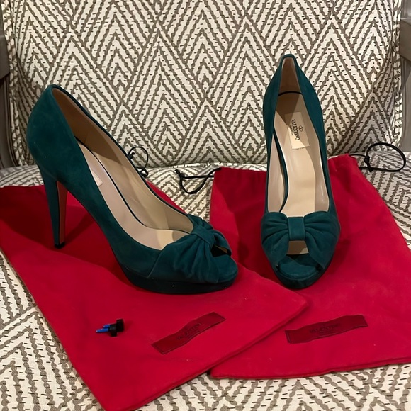 NEW green suede Valentino bow peep toe pumps - Picture 1 of 9